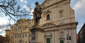 Piazza chiesa Nuova Roma