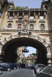 Arcone d'ingresso - Quartiere Coppedè